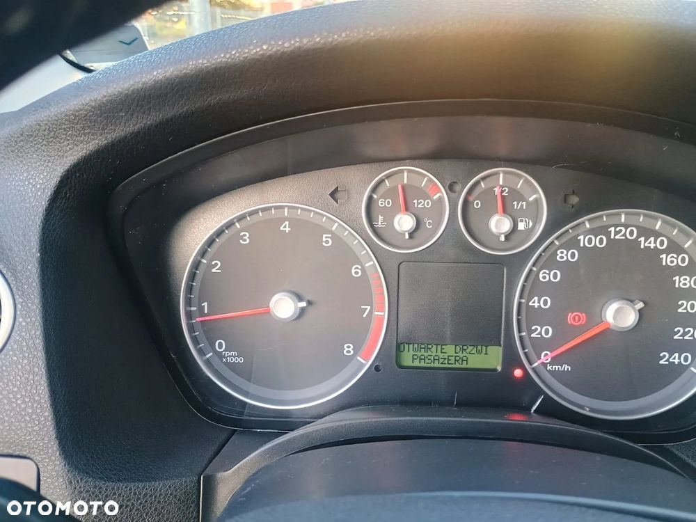 Ford Focus 2.0 16V Titanium - 24