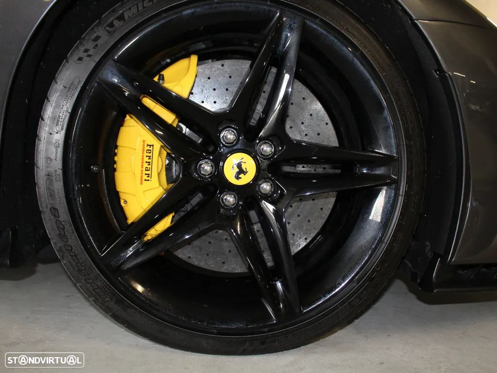 Ferrari SF90 Stradale - 11