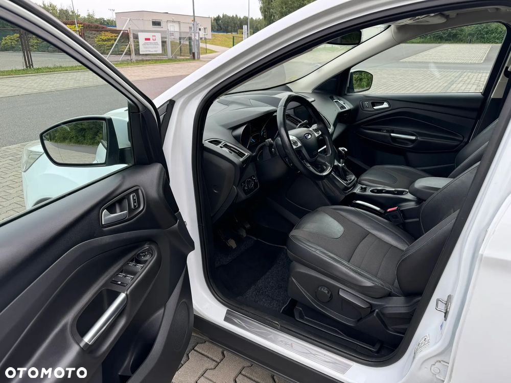 Ford Kuga 2.0 TDCi 2x4 Titanium - 12