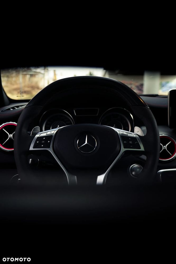 Mercedes-Benz GLA 45 AMG 4-Matic - 27
