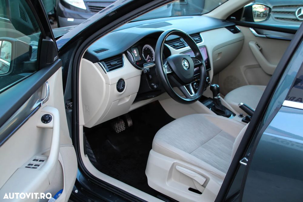 Skoda Octavia 1.6 TDI DSG Ambition - 11