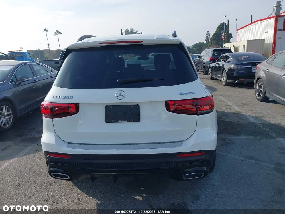 Mercedes-Benz GLB 250 4-Matic AMG Line 8G-DCT - 5