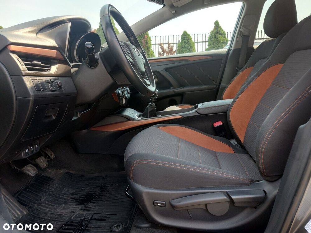 Toyota Avensis 1.8 Premium - 8