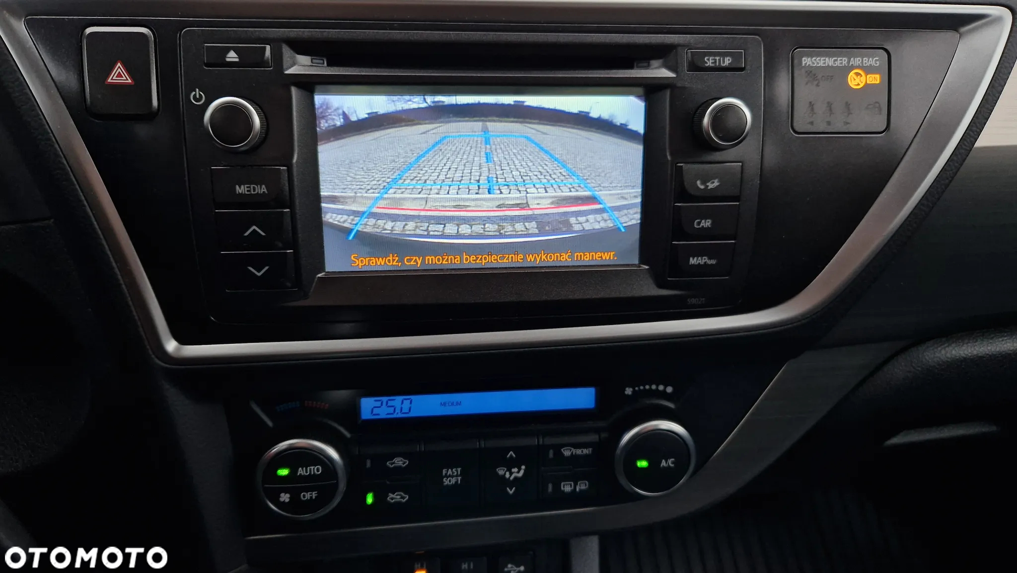 Toyota Auris 1.6 Prestige - 21