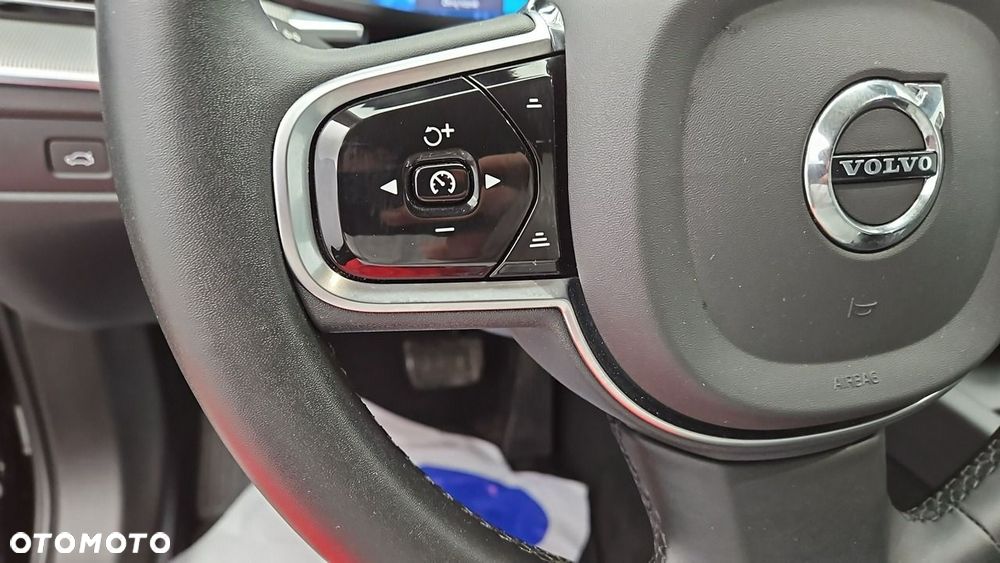 Volvo XC 60 B4 B Plus Dark - 16
