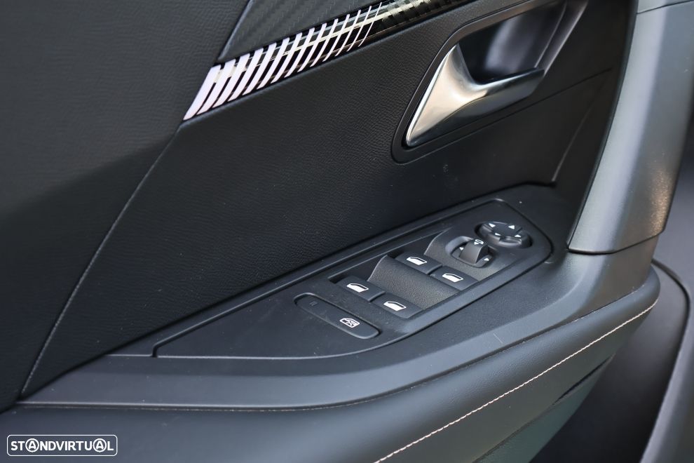 Peugeot e-2008 54 kWh Allure - 16