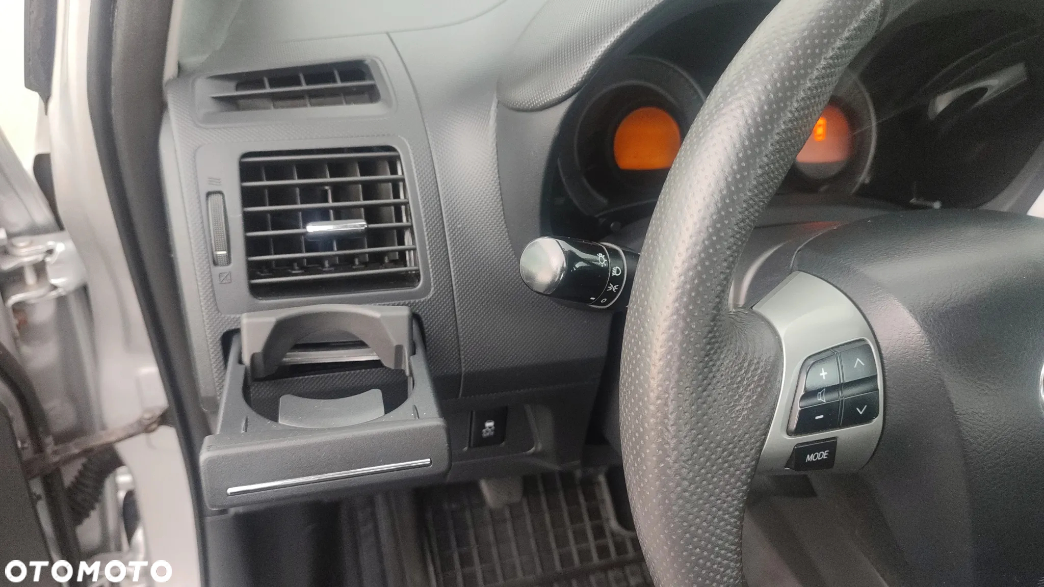 Toyota Auris 1.6 Luna - 26