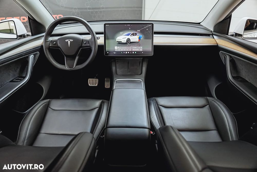 Tesla Model Y - 4