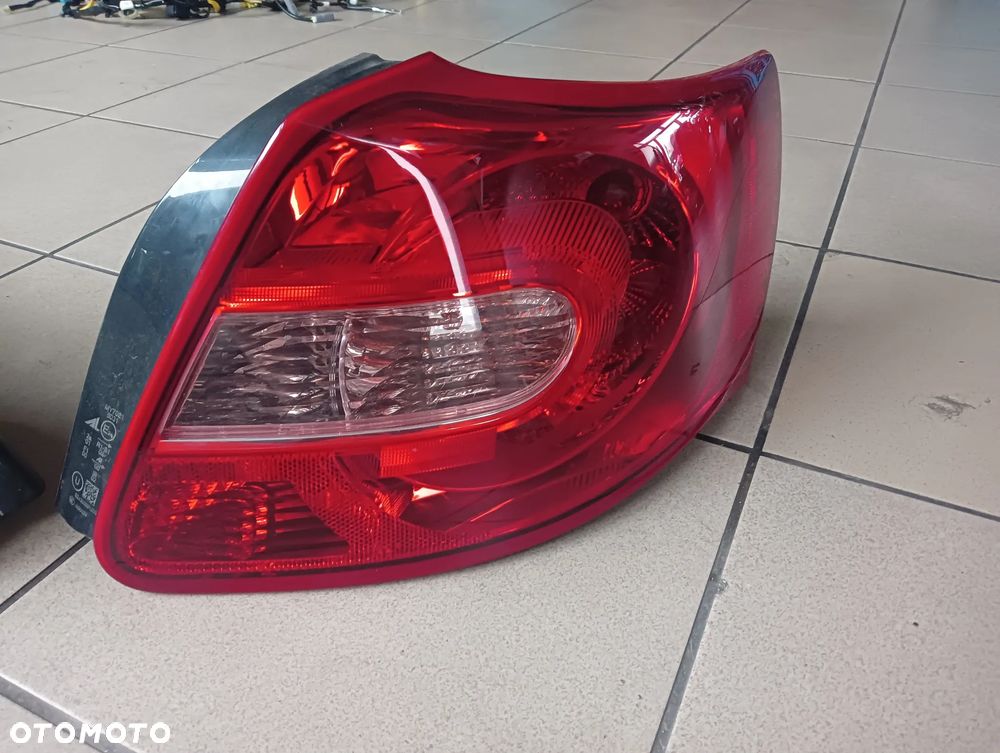 Suzuki Kizashi LAMPY tylne Lewa prawa EUROPA - 3