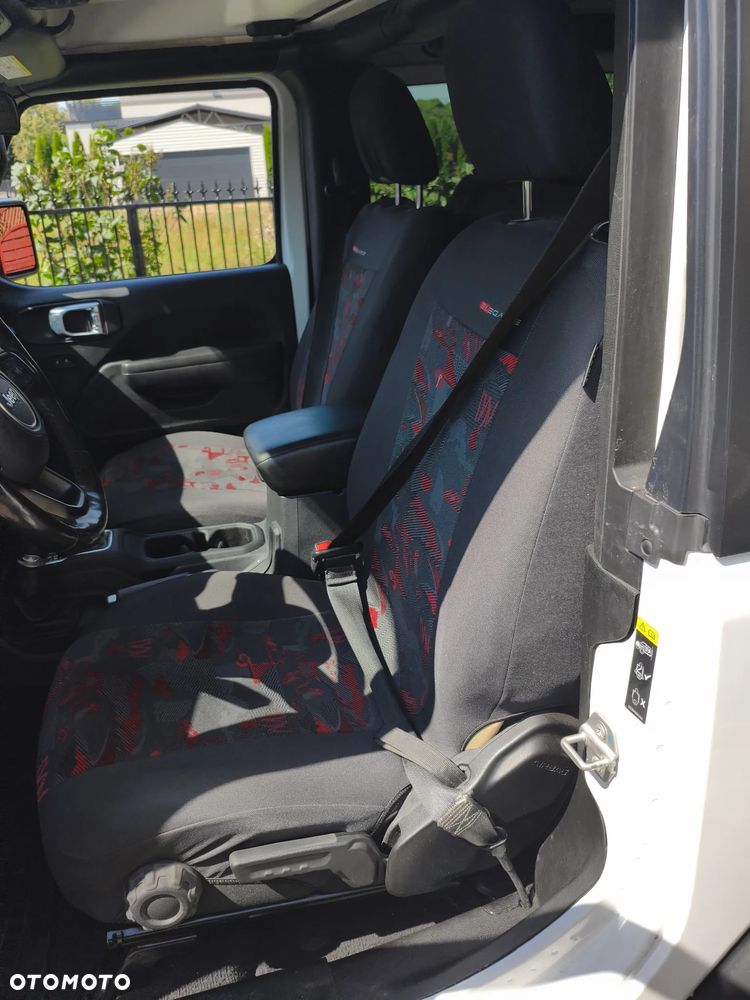 Jeep Wrangler - 12