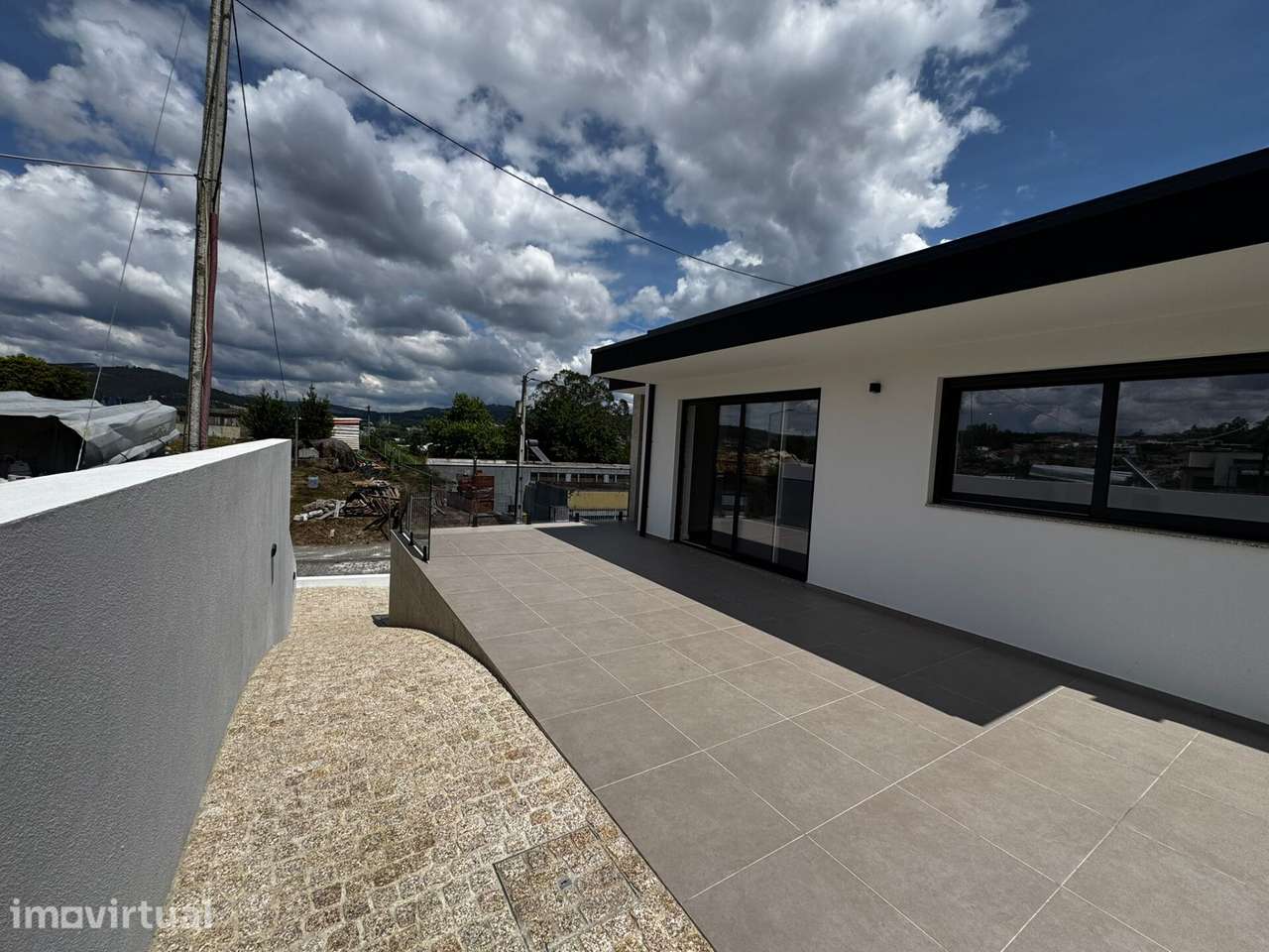 Moradia Geminada T3  com piscina - Aldão, Guimarães - Grande imagem: 3/36