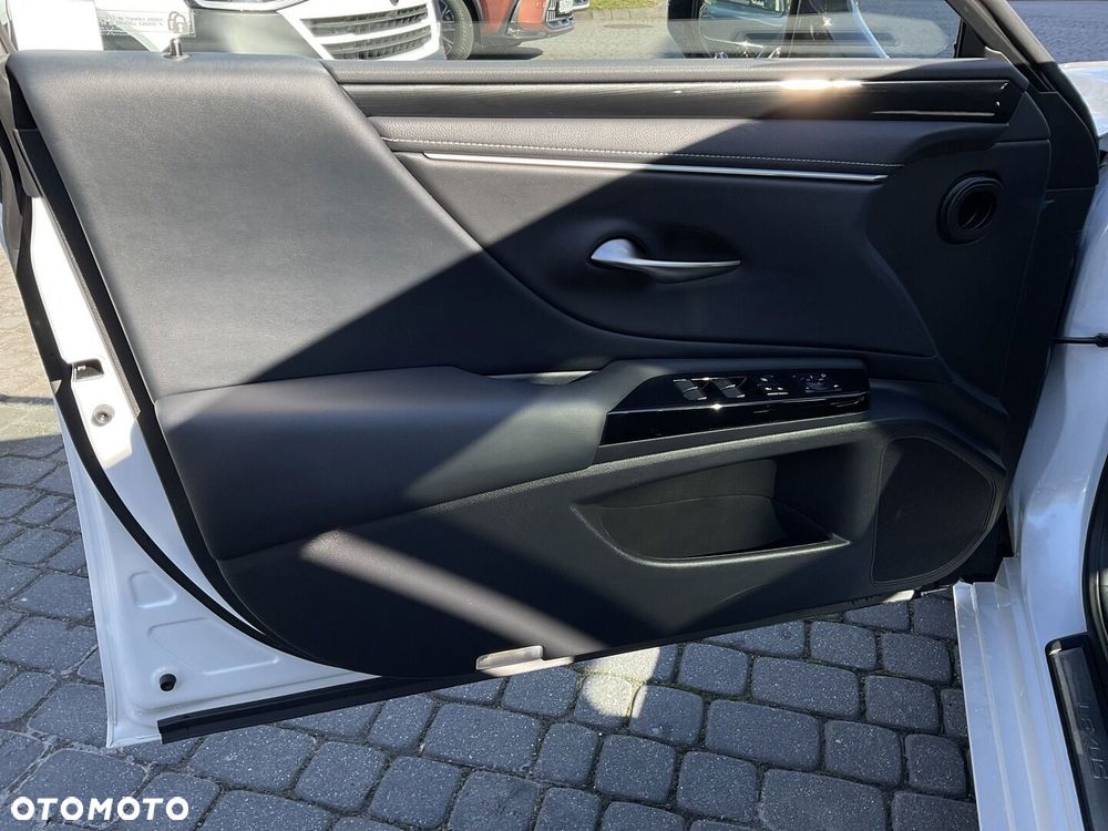 Lexus ES 300h Business Edition - 17