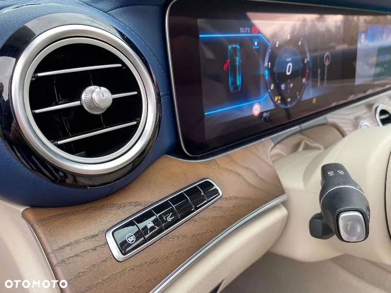 Mercedes-Benz Klasa E 300 d 9G-TRONIC - 18