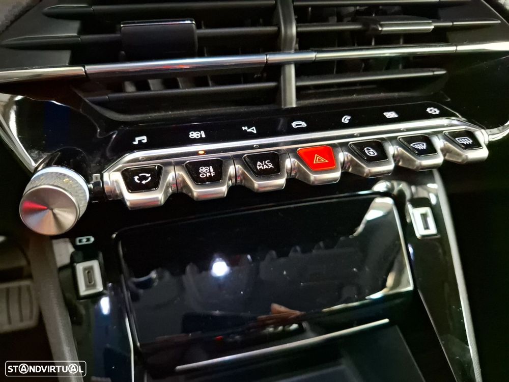 Peugeot 2008 1.2 PureTech Allure EAT8 - 22