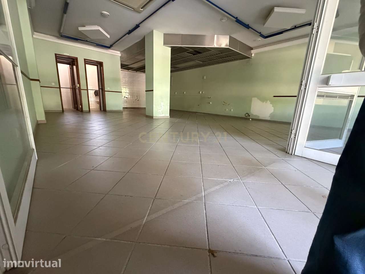 Loja ampla com potencial para apartamento - Grande imagem: 3/16