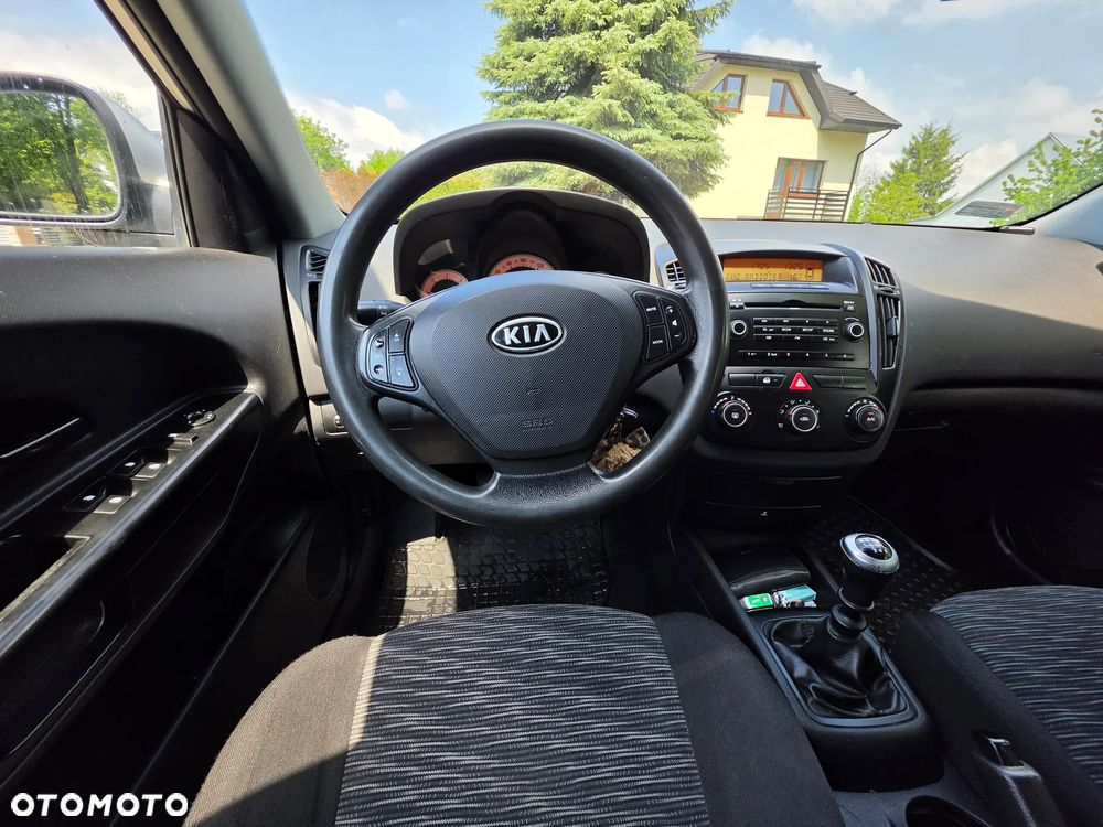 Kia Ceed - 11