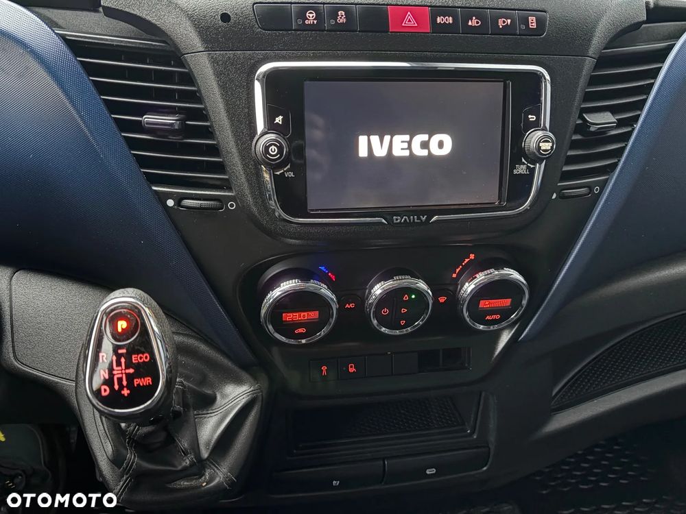 Iveco Daily 35C18 3.0 HPI Hi-Matic Kontener 8 palet + winda 750kg + drzwi boczne **LED**Niski przebieg**Climatronic**Sprowadzony**2021R** - 11