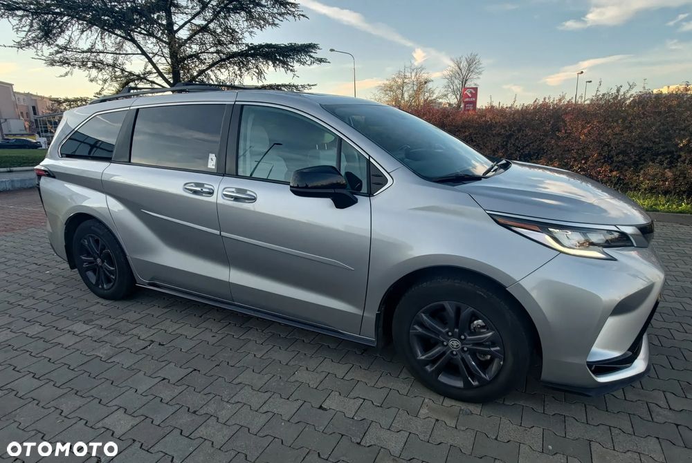 Toyota Sienna - 11