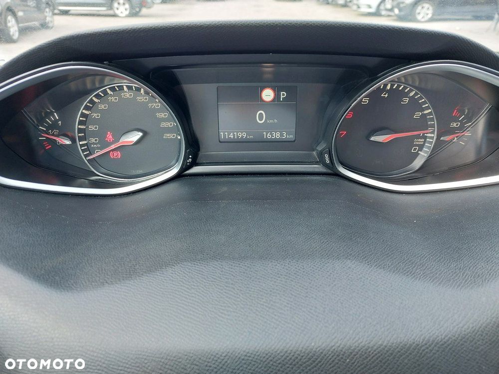 Peugeot 308 1.2 PureTech Allure S&S EAT6 - 20