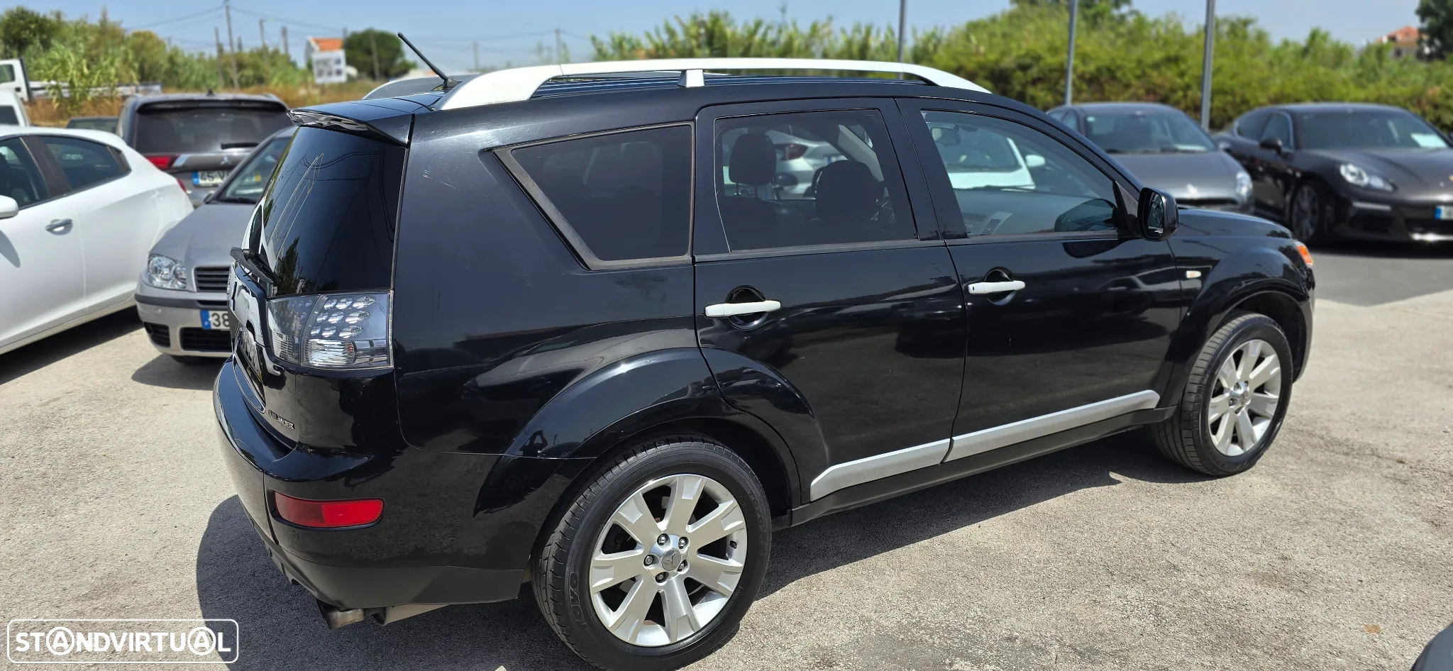 Mitsubishi Outlander 2.0 DI-D Intense+ 4WD - 18
