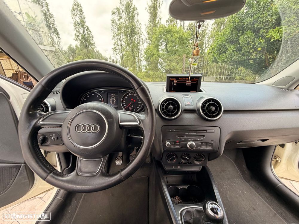 Audi A1 1.2 TFSI Attraction - 32