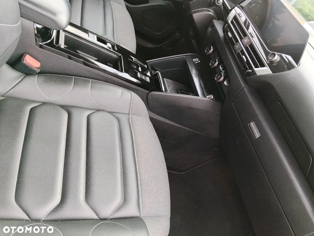 Citroën C4 BlueHDi 130 Stop&Start EAT8 SHINE - 33