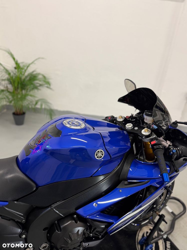 Yamaha R1 - 12