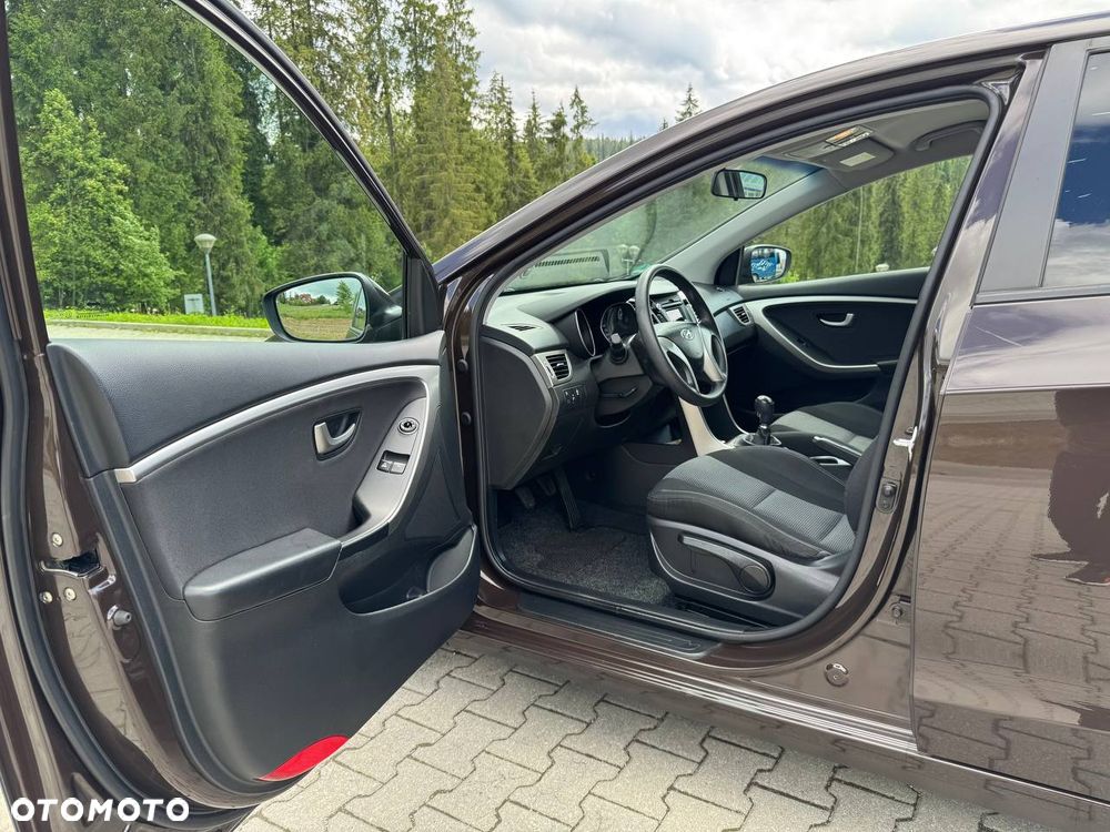 Hyundai i30 blue Kombi 1.4 Classic - 11