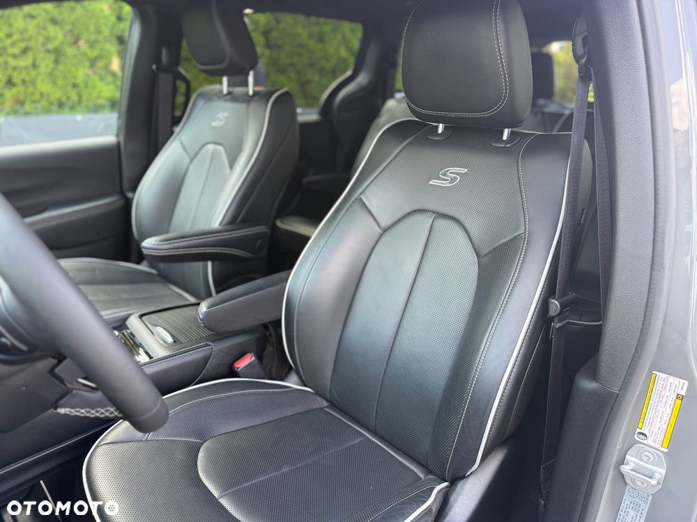 Chrysler Pacifica - 25