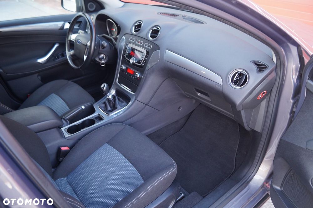 Ford Mondeo - 27