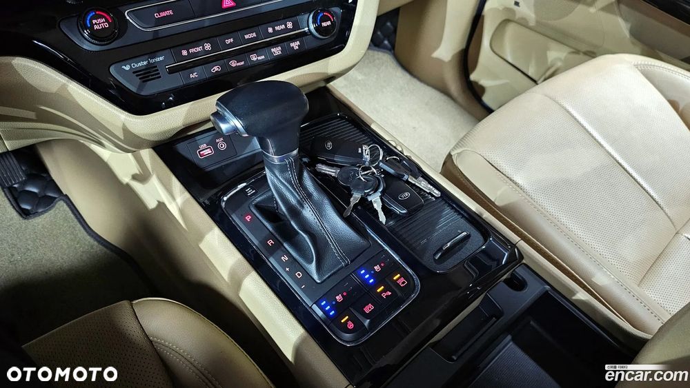 Kia Carnival - 14