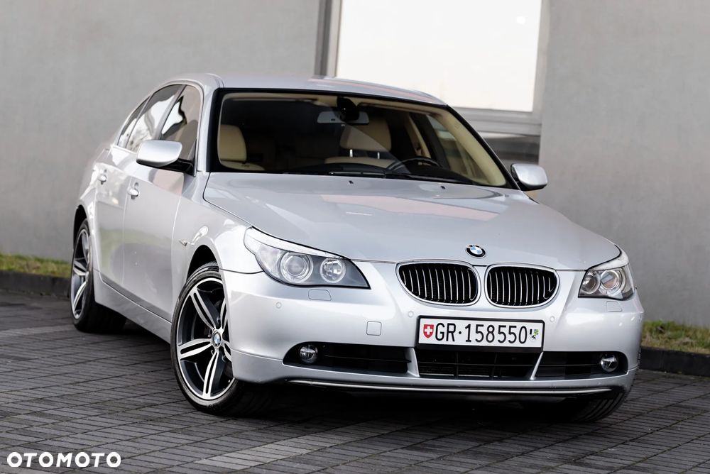 BMW Seria 5 525xi - 1