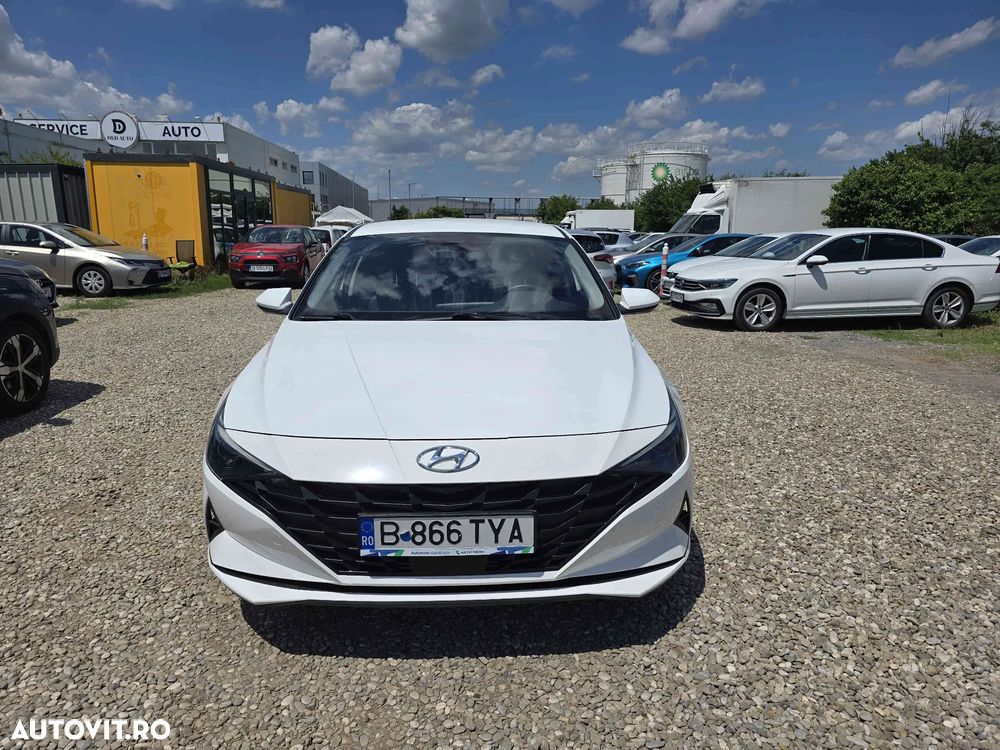 Hyundai Elantra - 2