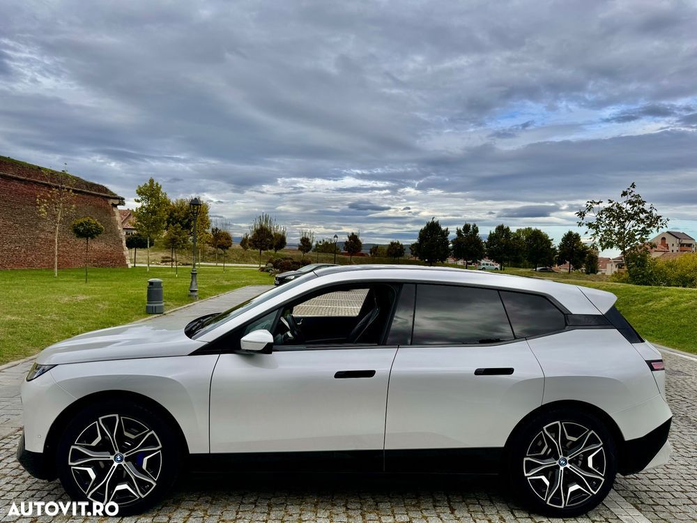 BMW iX xDrive40 - 16