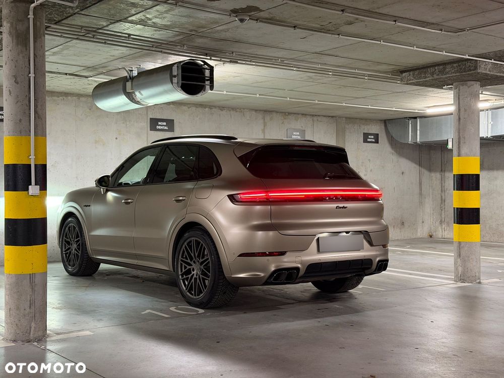 Porsche Cayenne Turbo E-Hybrid PHEV - 7