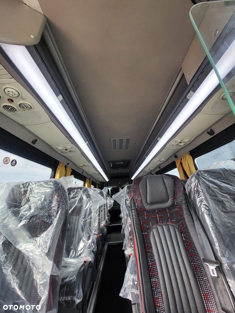 Volkswagen Crafter 24 - miejsca + 3 stojące - 17