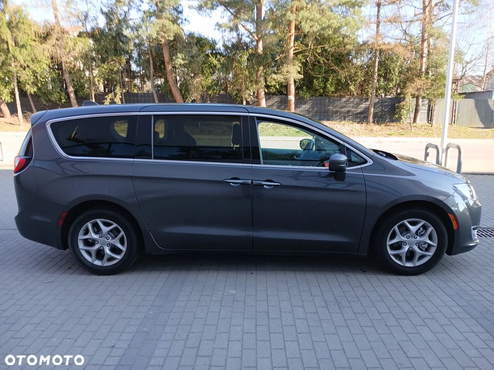 Chrysler Pacifica - 8