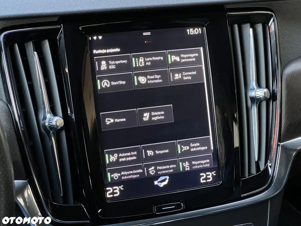 Volvo V90 Cross Country - 30