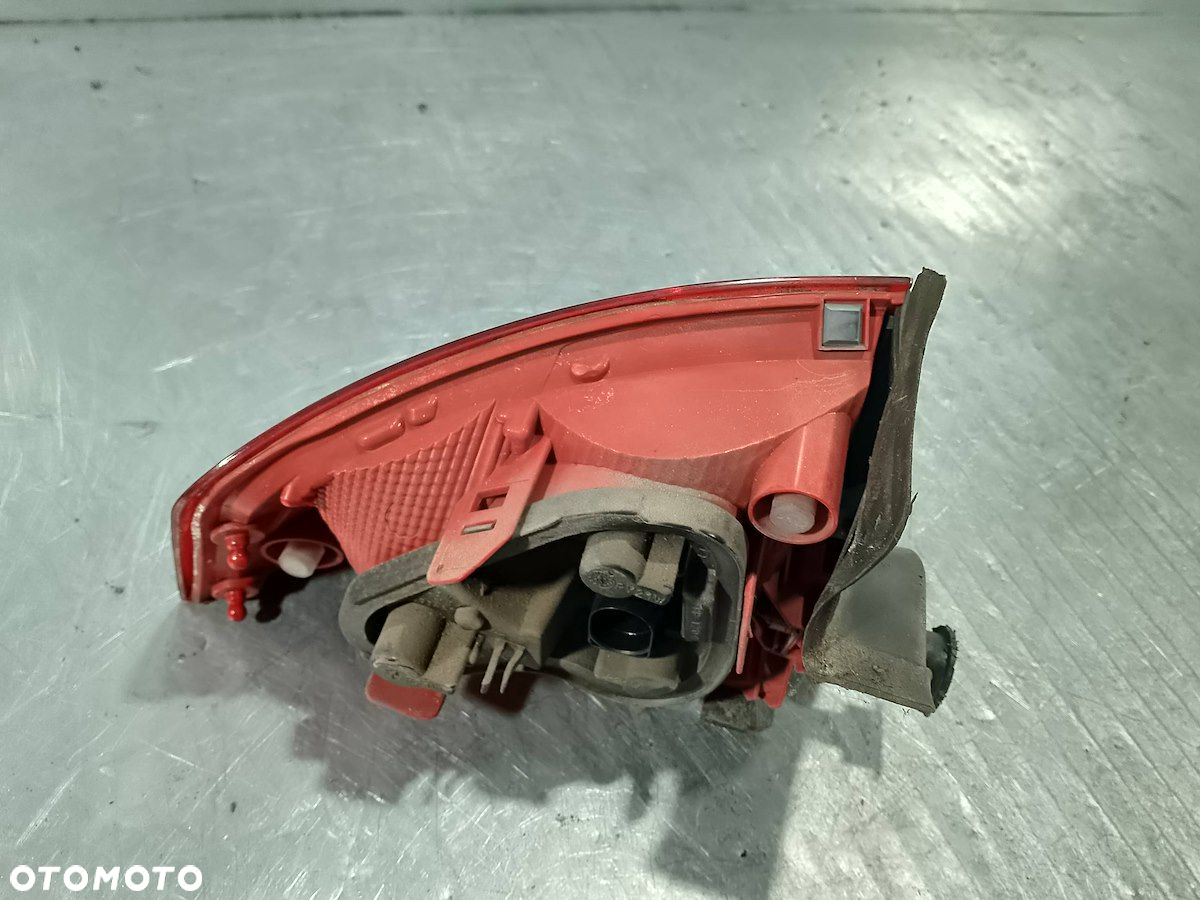 LAMPA TYLNA PRAWA SEAT EXEO 3R5945096D SEDAN - 6