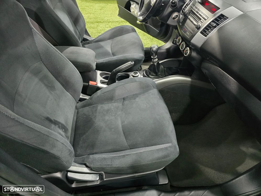 Mitsubishi Outlander 2.0 DI-D Instyle 4WD - 9