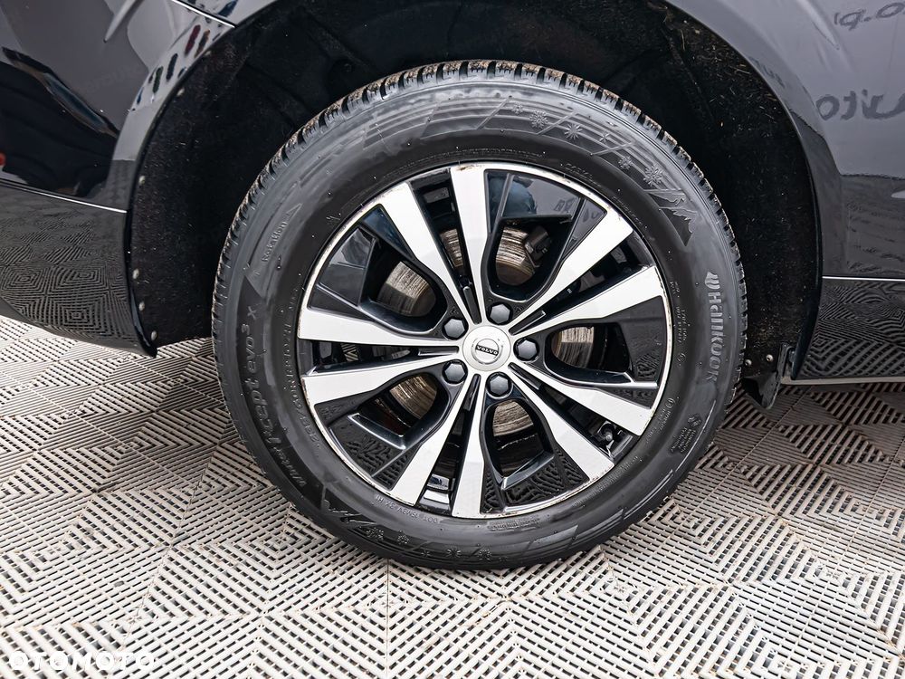 Volvo XC 60 B4 D AWD Momentum Pro - 36