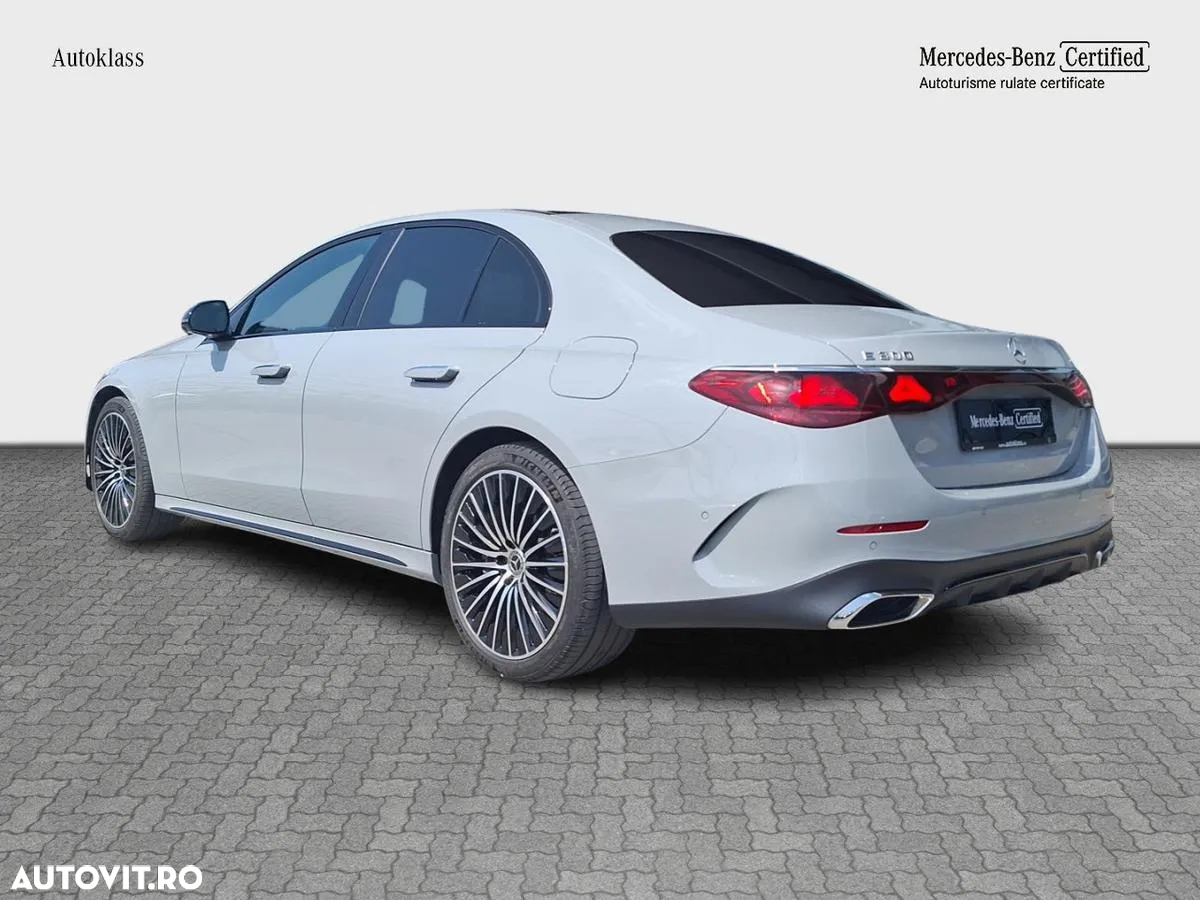 Mercedes-Benz E 300 4MATIC Aut. - 4