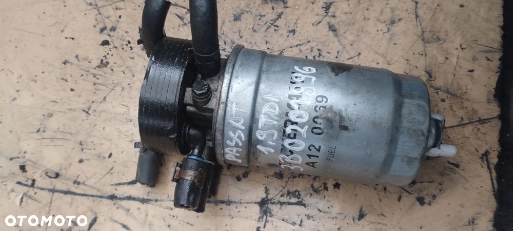 VW Passat B5 FL 1,9tdi obudowa filtra paliwa chłodniczka 2B0201896 - 1