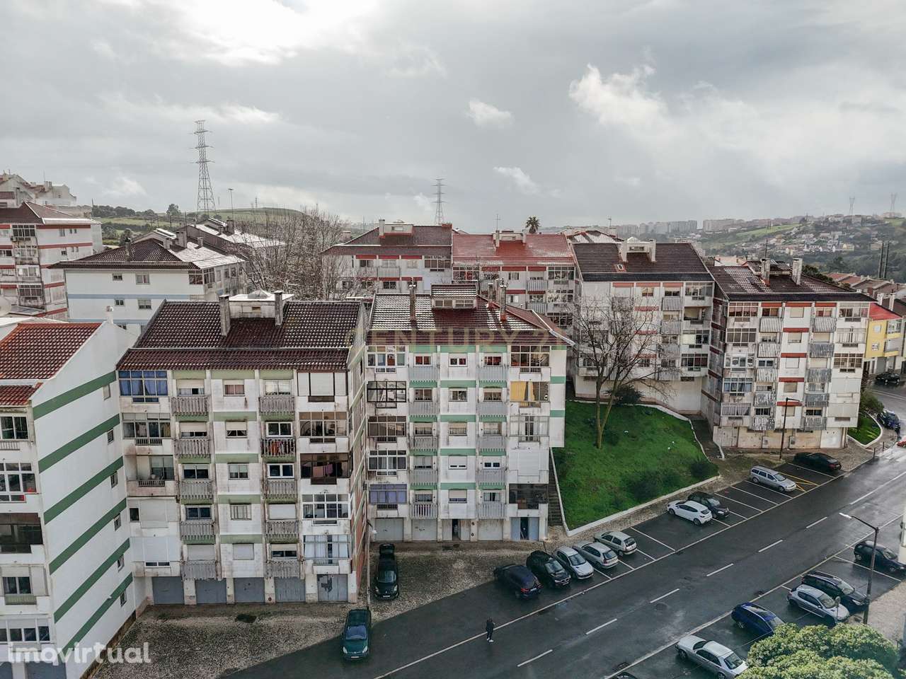 Venda de garagem, para duas viaturas com saída direta para a rua - Grande imagem: 5/11