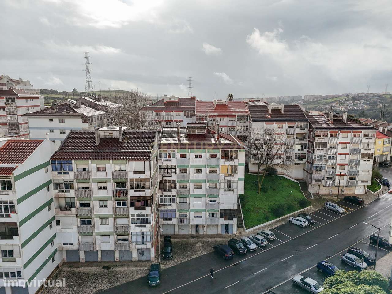 Venda de garagem, para duas viaturas com saída direta para a rua - Grande imagem: 5/11