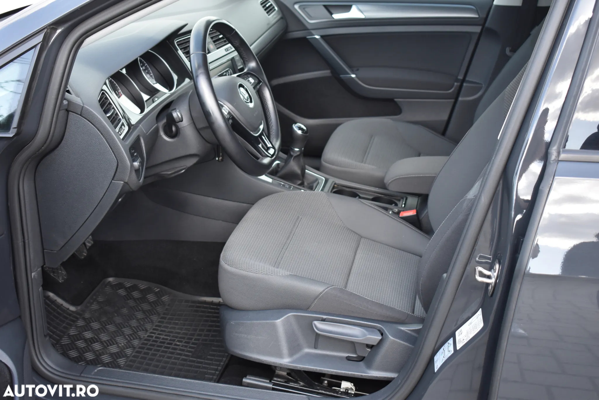 Volkswagen Golf 1.6 TDI Comfortline - 5