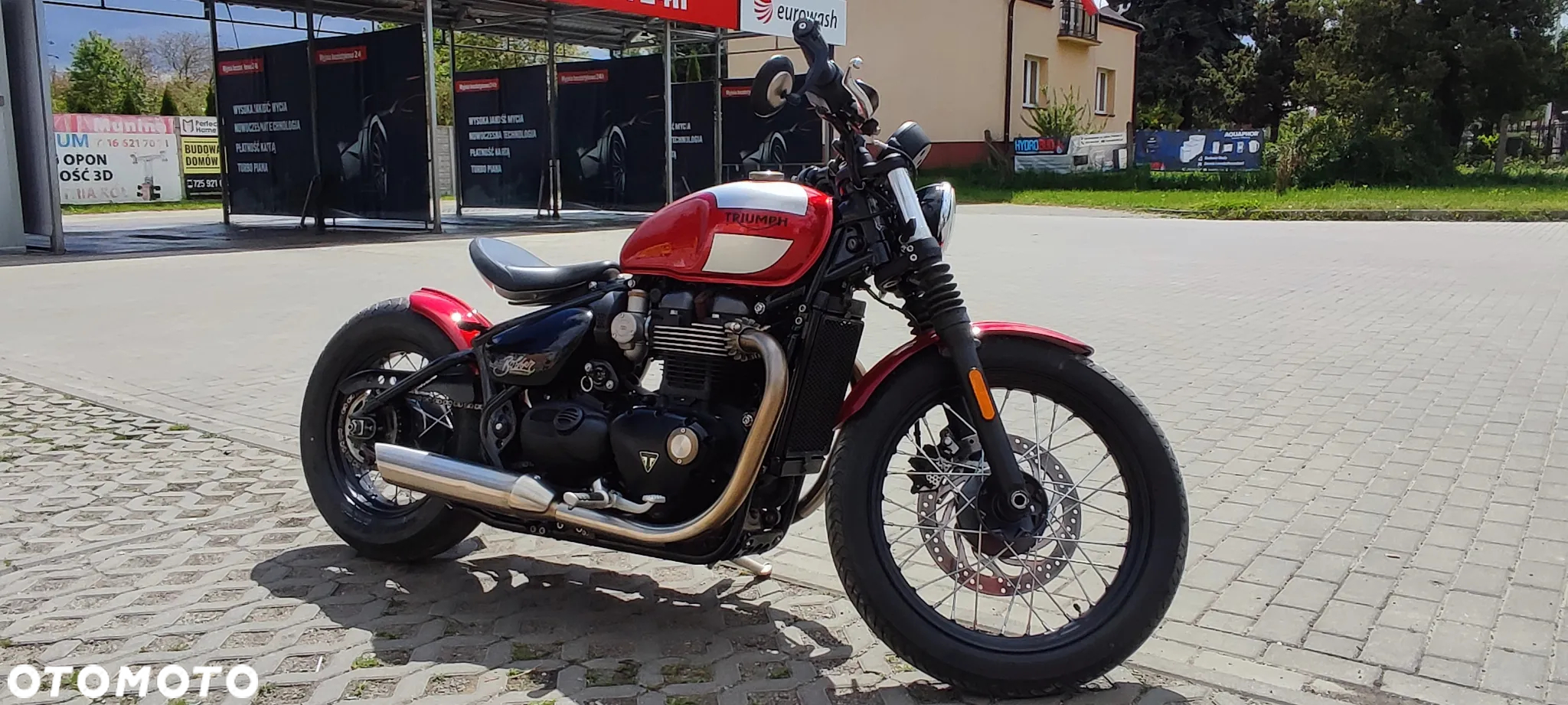 Triumph Bonneville Bobber - 3