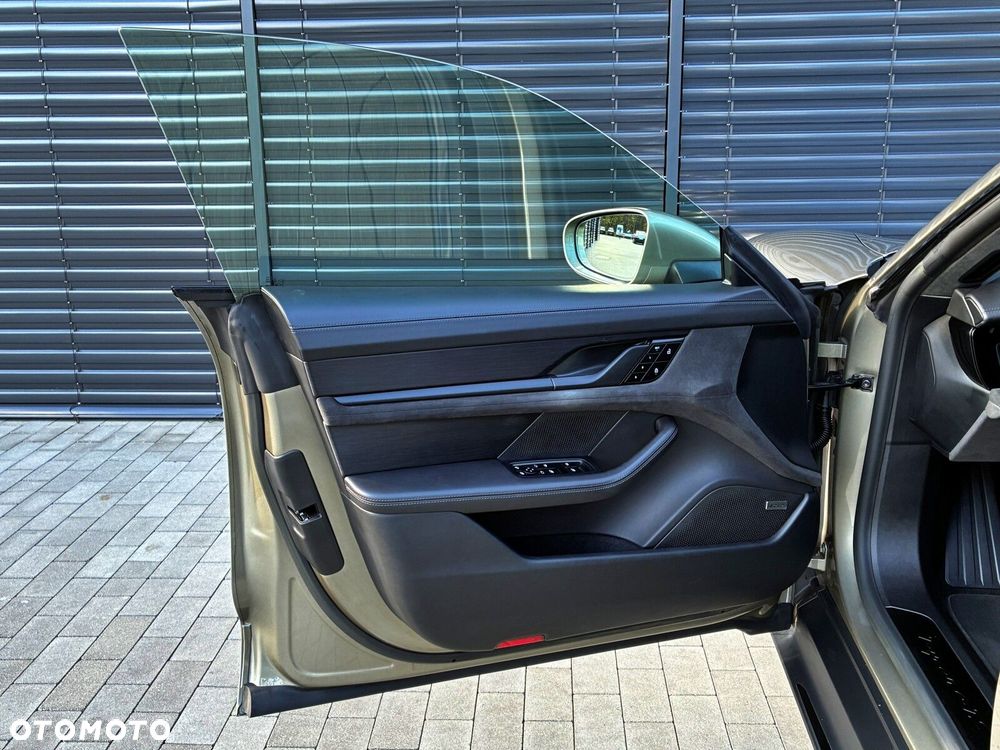 Porsche Taycan - 18