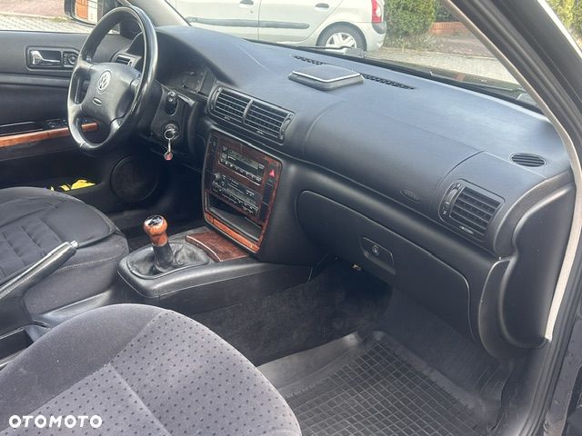 Volkswagen Passat - 12