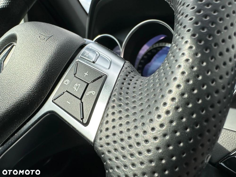 Mercedes-Benz Klasa C 63 AMG AMG SPEEDSHIFT MCT - 11